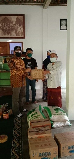 Bantuan_Ponpes_Kaliurip_KH_Muqorobbin_Baqir.jpg