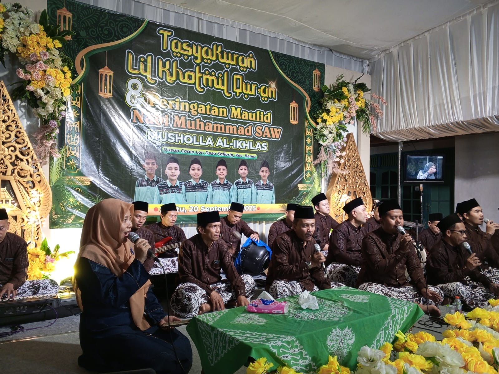 CAMAT BENER HADIRI KEGIATAN TASYAKURAN LIL KHOTMIL QURAN DAN PERINGATAN MAULID NABI MUHAMMAD SAW MUSHOLA AL IKHLAS KALIURIP