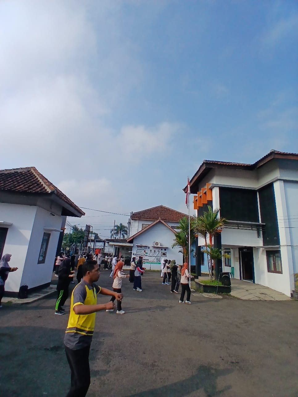 JUMAT BUGAR DENGAN SENAM SEHAT BERSAMA