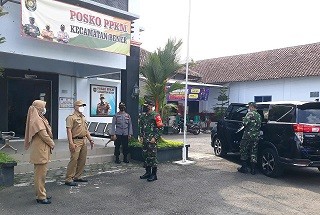 Kunjungan_dandim_ke_posko_PPKM_Kec__Bener_12_Juli_2021.jpg