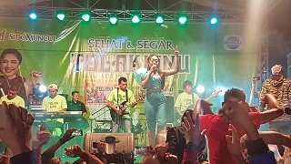 Pentas_Dangdut_Sidomuncul.jpg