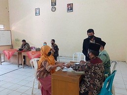 Penyaluran_BLT_Benowo.jpg