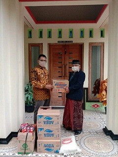 Penyaluran_bantuan_Ngasinan.jpg