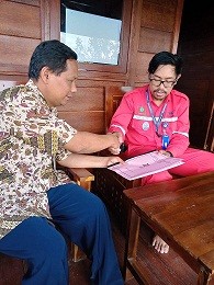 Penyerahan_proposal_HUT_RI_ke_pel_proyek_Bendung_Bener.jpg