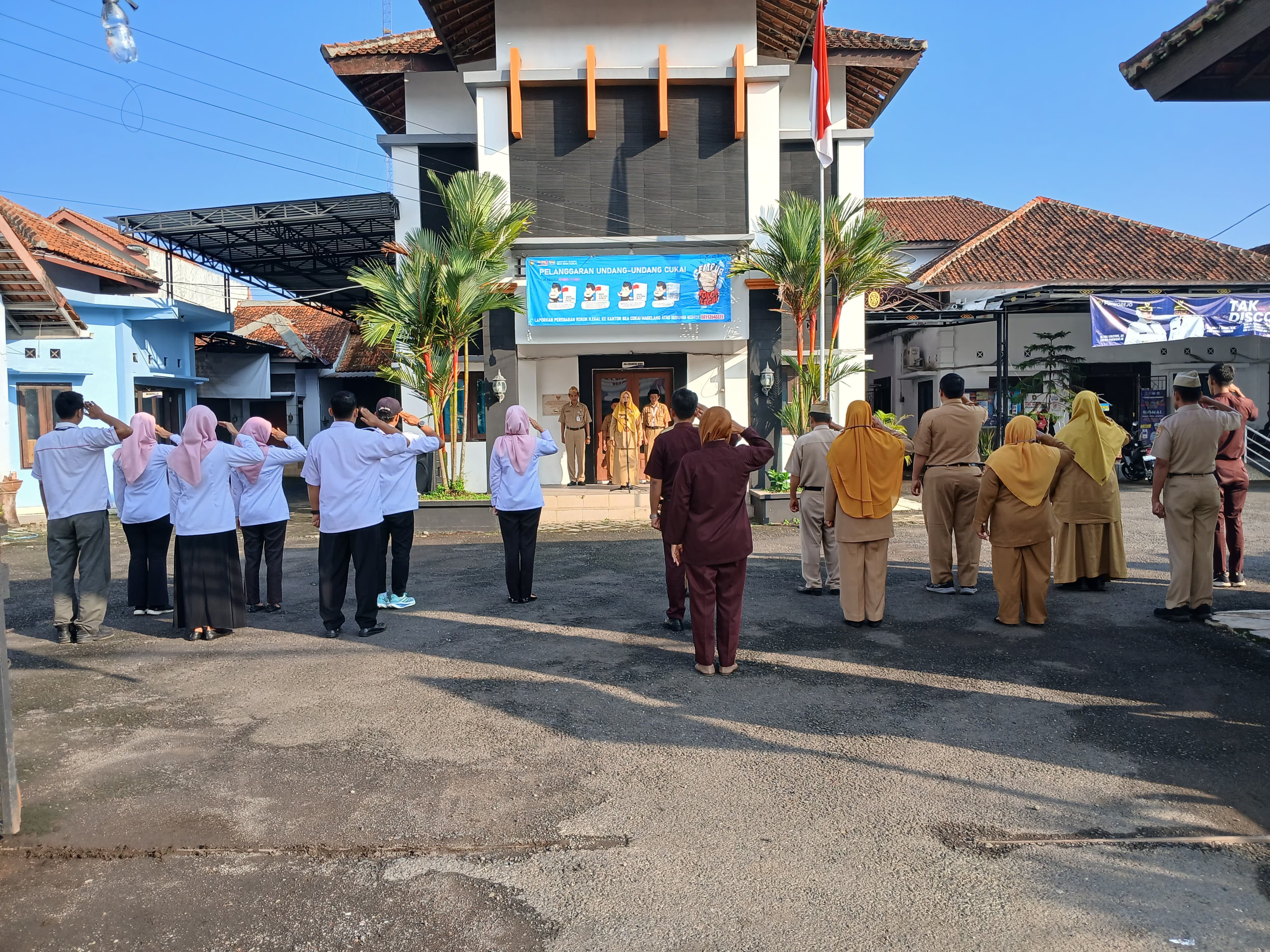 APEL PAGI KARYAWAN/KARYAWATI KECAMATAN BENER HARI SENIN