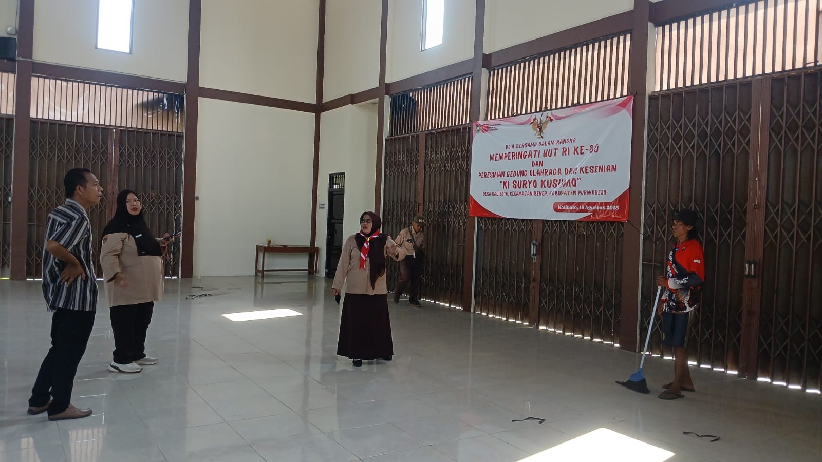 KASUBBAG UMPEG BERSAMA KASI PEMBANGUNAN CEK LOKASI UNTUK PERSIAPAN KEGIATAN PENYERAHAN HIBAH INSENTIF GURU NGAJI DAN PENGAJAR AGAMA TAHUN 2025
