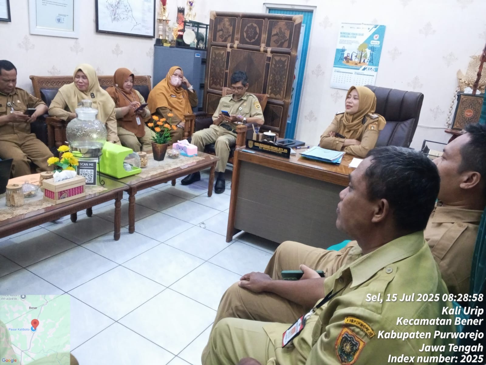 CAMAT BENER PIMPIN KEGIATAN MEETING INTERN BAHAS PERSIAPAN UPACARA HUT KEMERDEKAAN RI KE 80