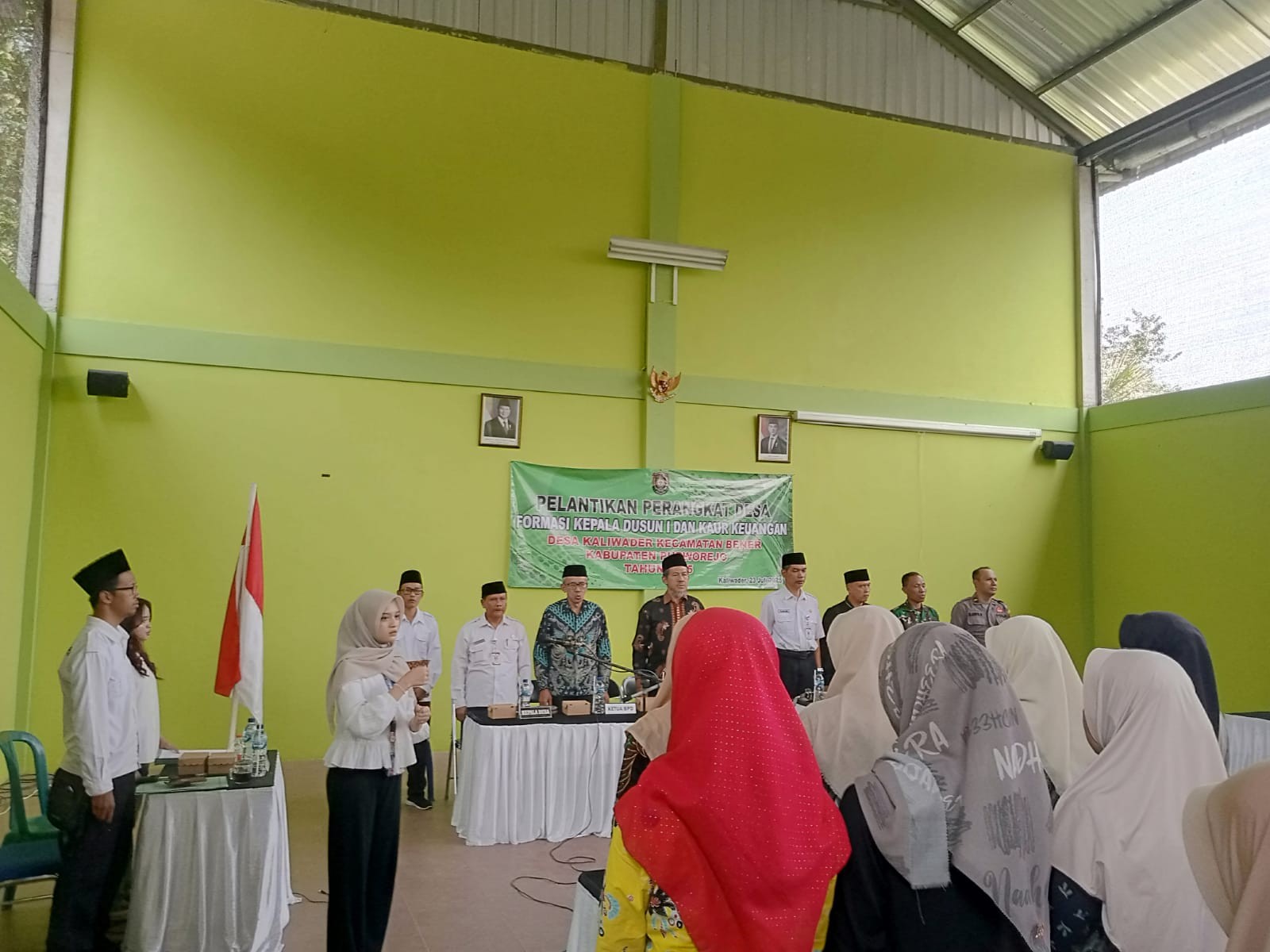 KEPALA DESA KALIWADER MELANTIK PERANGKAT DESA BARU UNTUK FORMASI JABATAN KAUR KEUANGAN DAN KADUS I